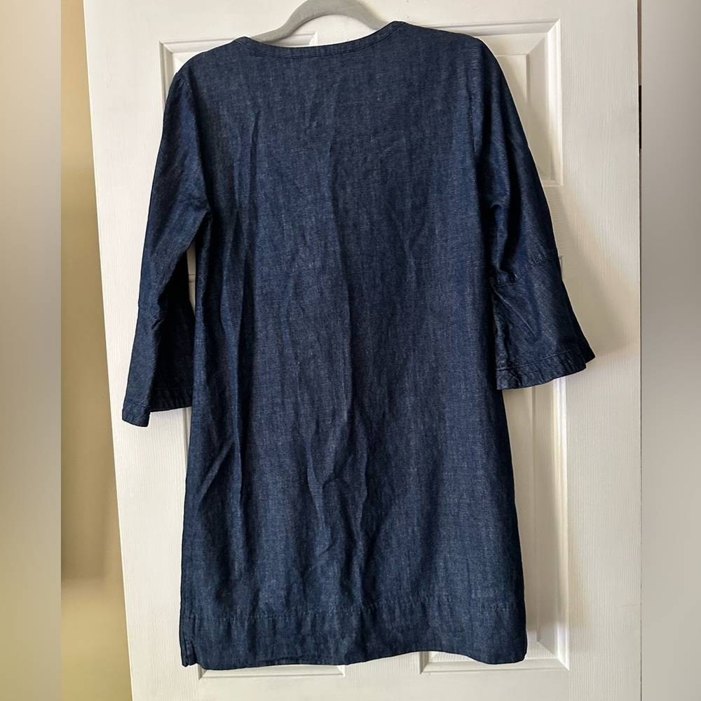 Draper James Chambray Ruffle Shift Denim dress. Size 6. - Picture 4 of 6